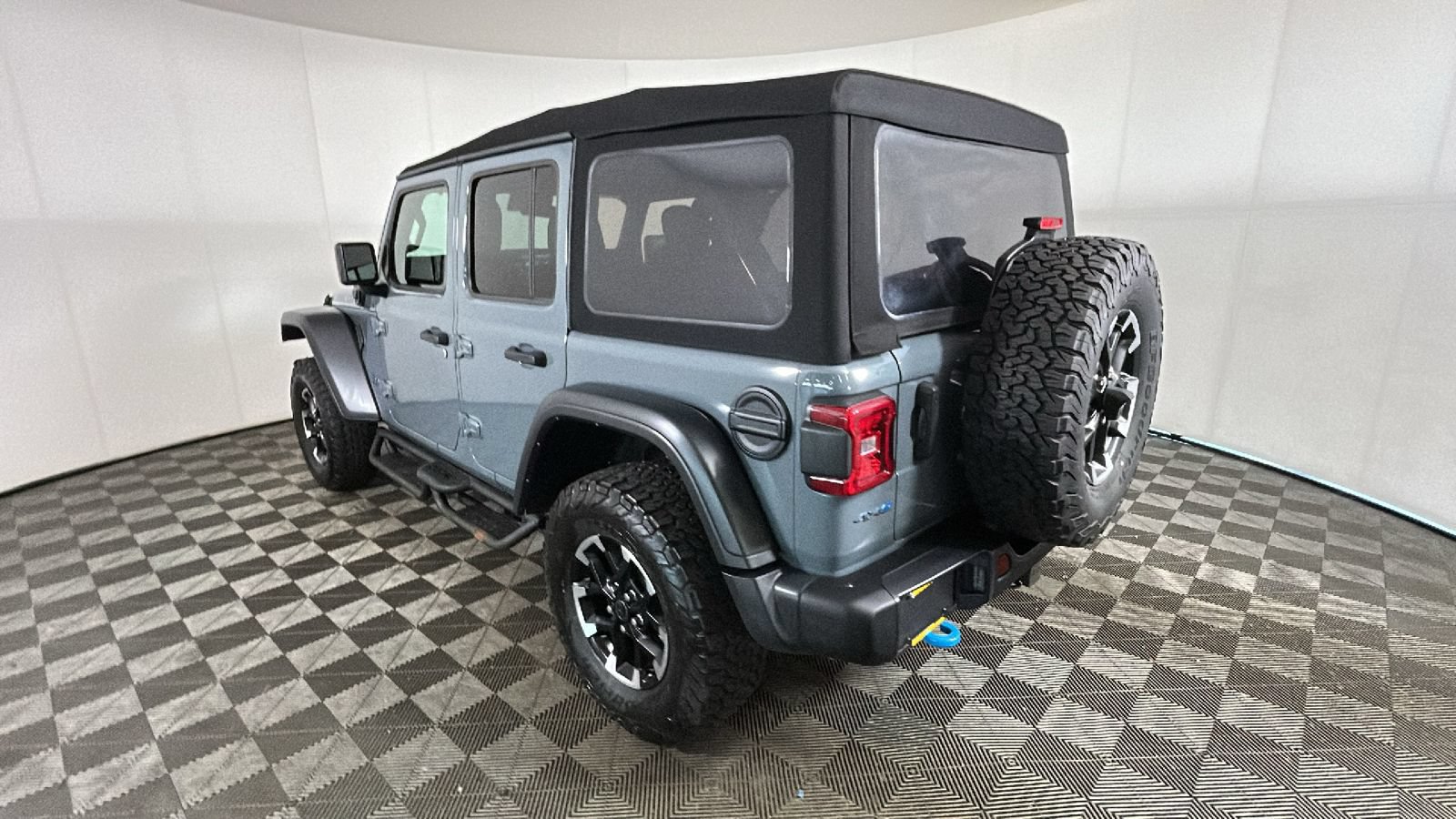 Used 2024 Jeep Wrangler Unlimited Rubicon 4xe w/ Capability Package AWD/4WD image 5