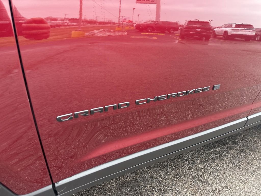 New 2025 Jeep Grand Cherokee L Limited w/ Black Appearance Package image 6