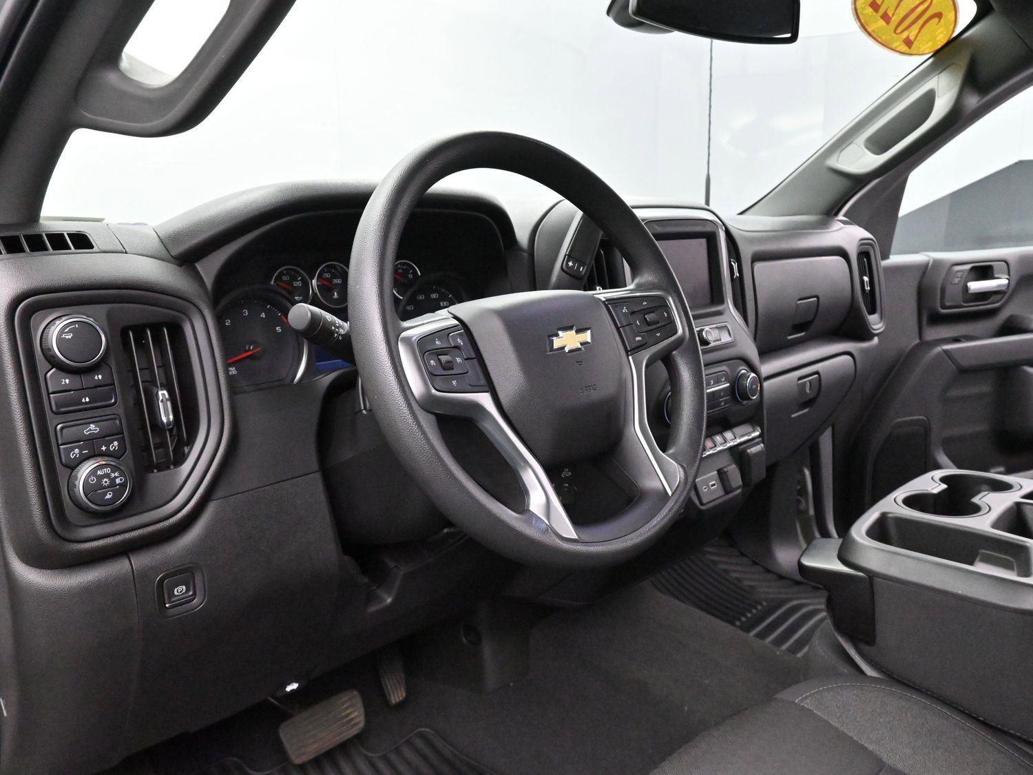 Used 2022 Chevrolet Silverado 2500 Custom w/ Custom Value Package image 16