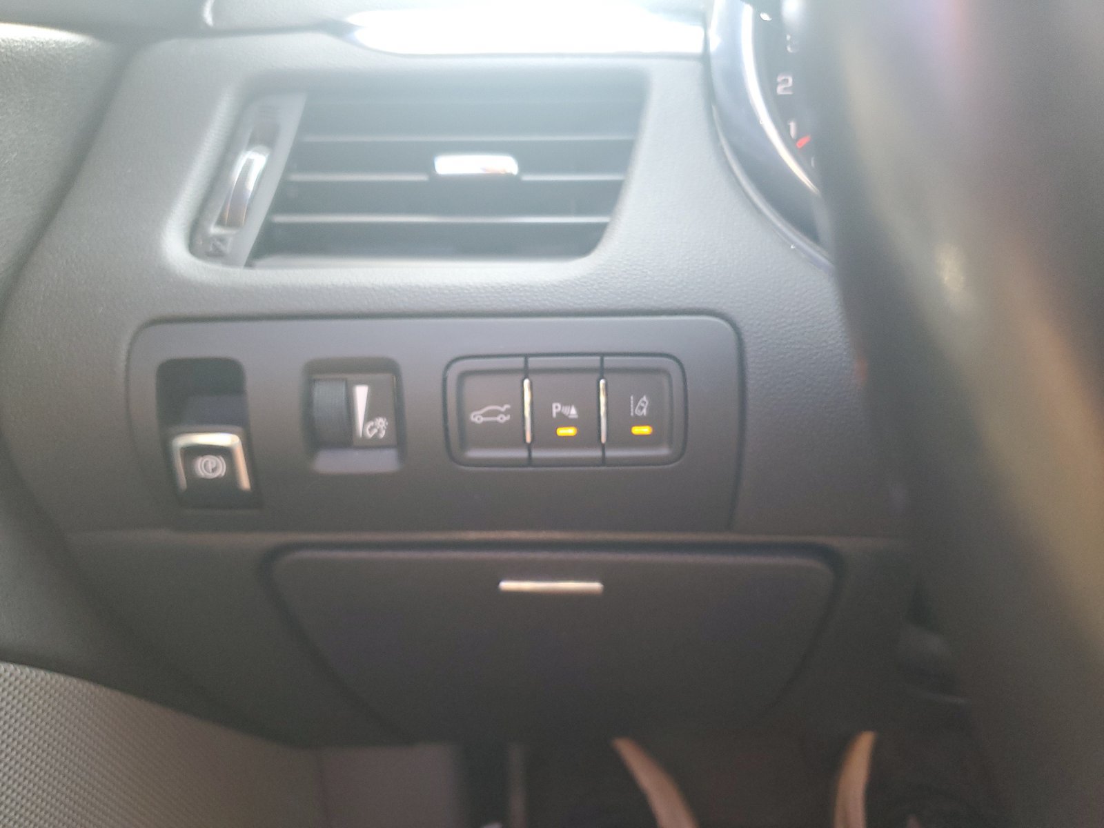 Used 2014 Chevrolet Impala LT w/ Premium Seating Package FWD image 21