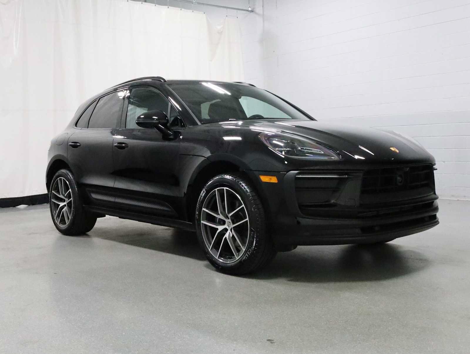 Certified 2026 Porsche Macan AWD/4WD image 13