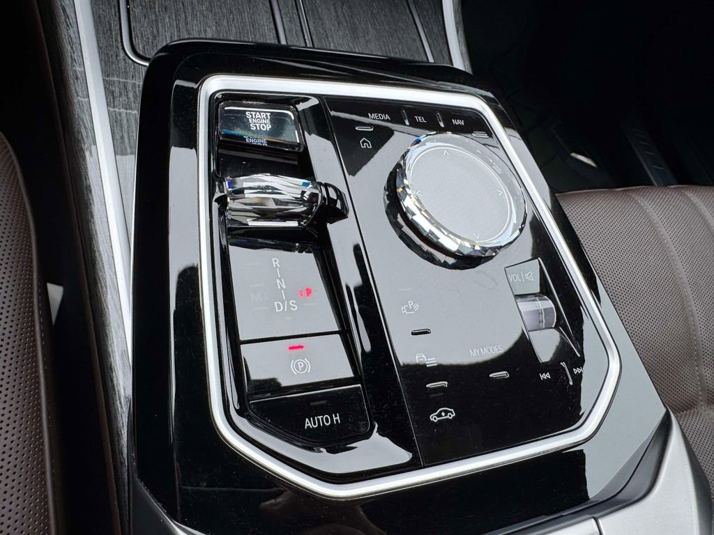 Certified 2023 BMW 760i xDrive w/ Executive Package image 15