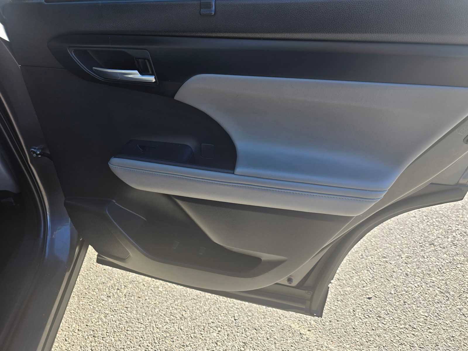 Used 2022 Toyota Highlander XLE image 13