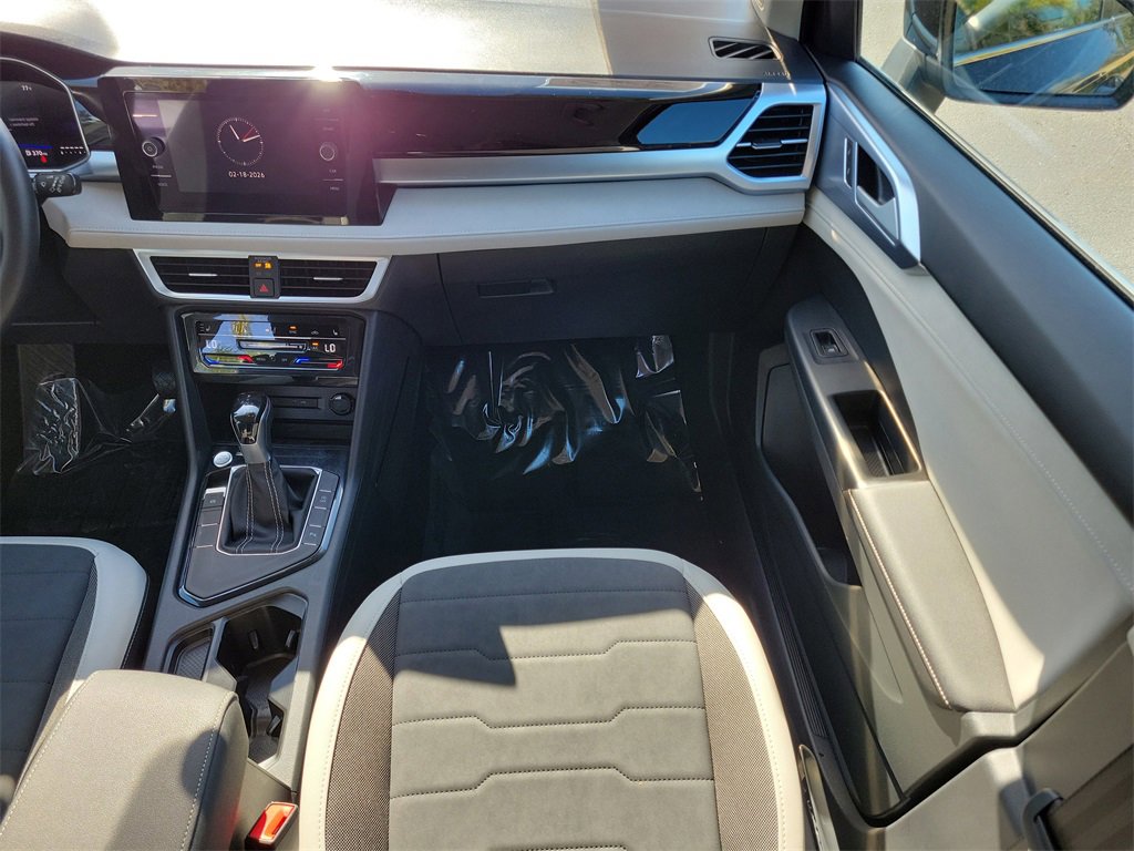 Certified 2025 Volkswagen Taos SE image 14