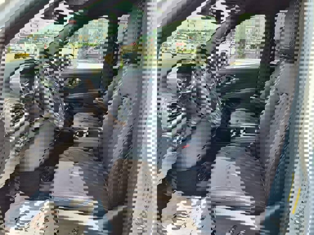 New 2025 Chrysler Pacifica Select image 4