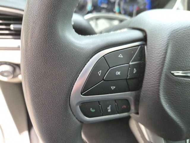 Used 2023 Chrysler Pacifica Touring-L FWD image 20