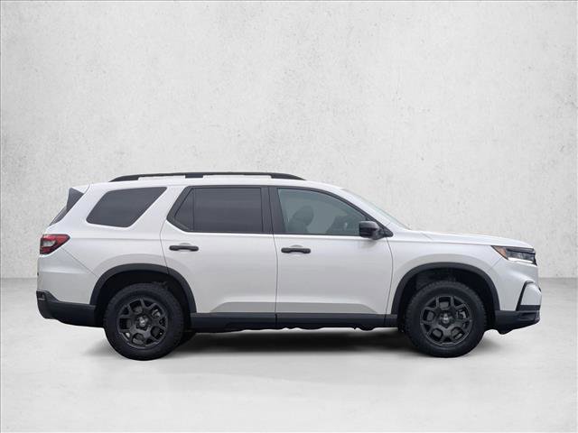 Used 2025 Honda Pilot TrailSport image 4