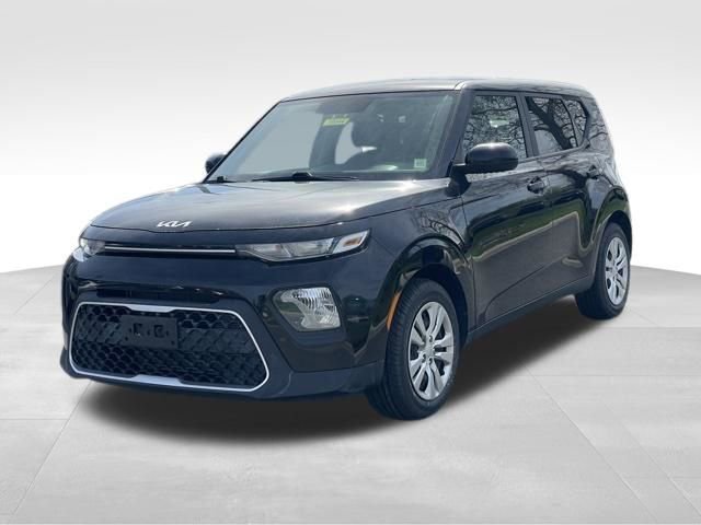 Used 2022 Kia Soul LX FWD image 2