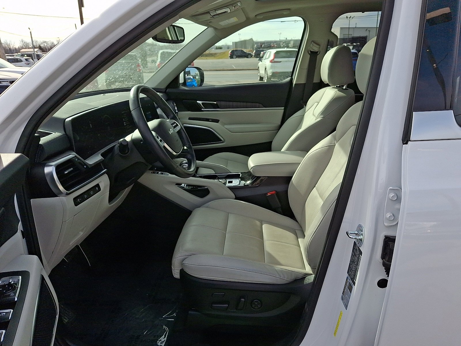 Used 2024 Kia Telluride SX w/ Towing Package image 14