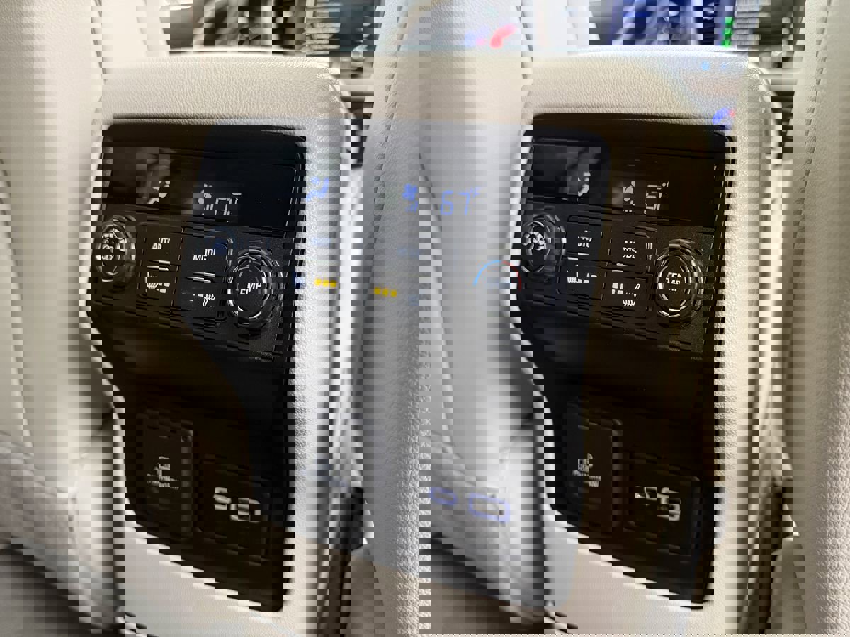 Used 2021 GMC Acadia Denali w/ Denali Technology Package image 39