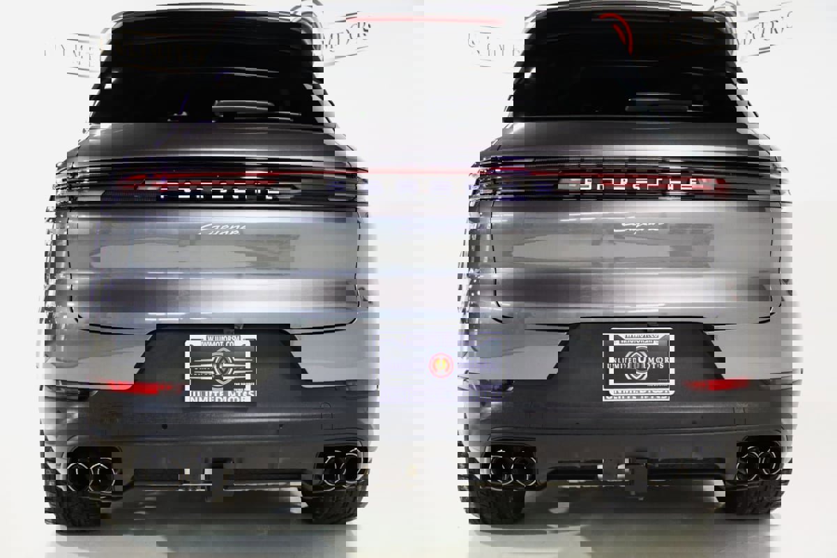 Used 2024 Porsche Cayenne image 34