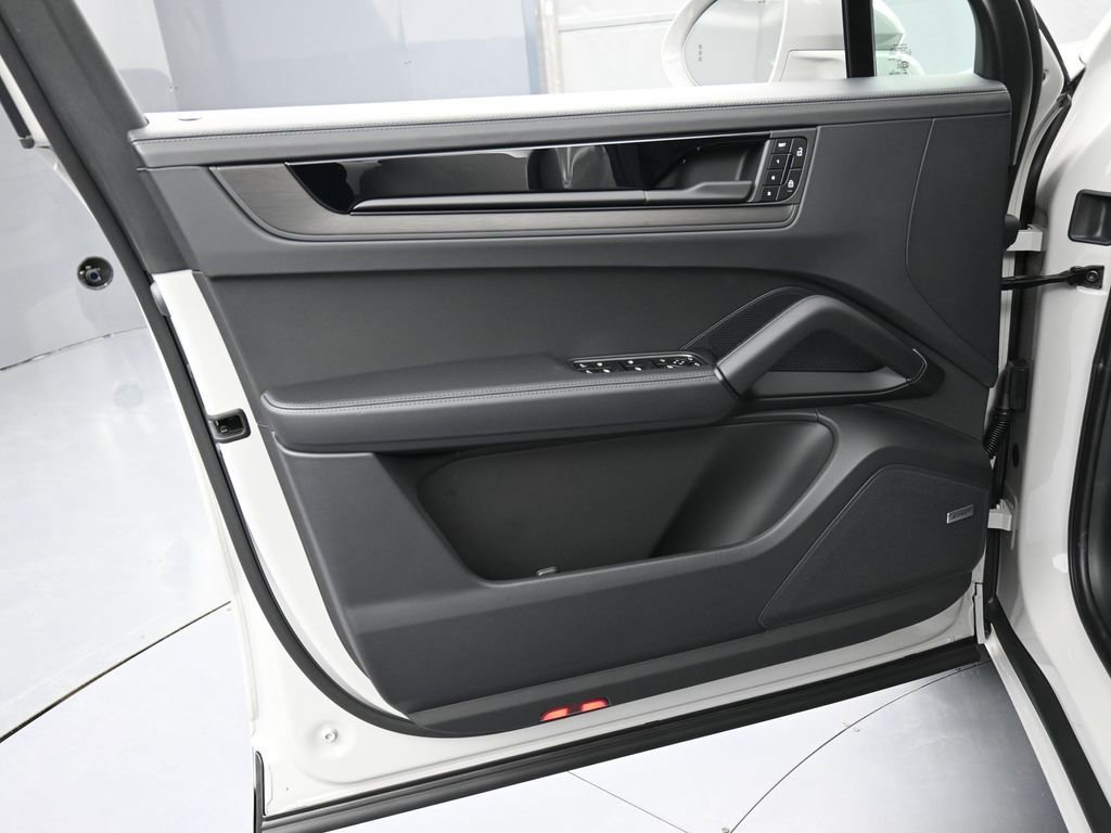 New 2026 Porsche Cayenne GTS image 15