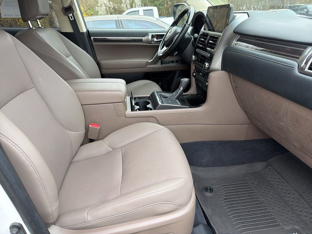 Used 2023 Lexus GX 460 Premium w/ Accessory Package image 7
