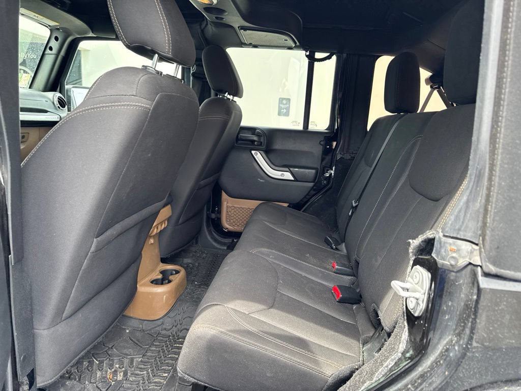 Used 2017 Jeep Wrangler Unlimited Rubicon w/ Connectivity Group AWD/4WD image 7