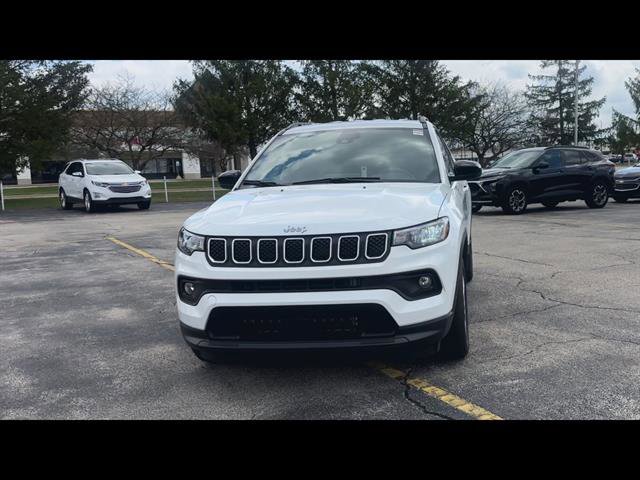 Used 2023 Jeep Compass Latitude w/ Convenience Group AWD/4WD image 26
