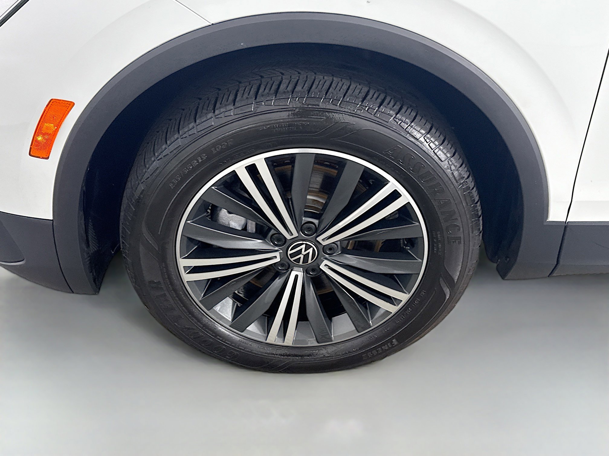 Used 2024 Volkswagen Tiguan Wolfsburg Edition image 38