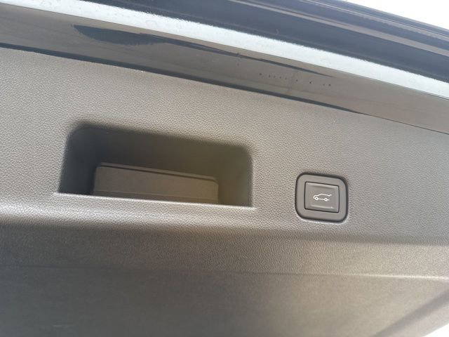 Used 2025 Chevrolet Traverse Z71 w/ Enhanced Driving Package image 48