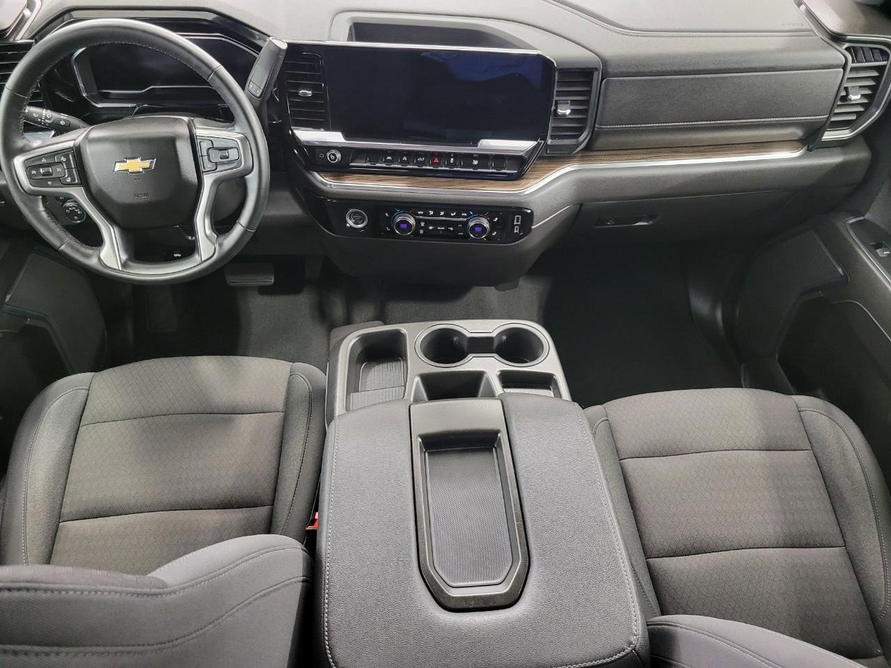 Used 2024 Chevrolet Silverado 1500 LT AWD/4WD image 6
