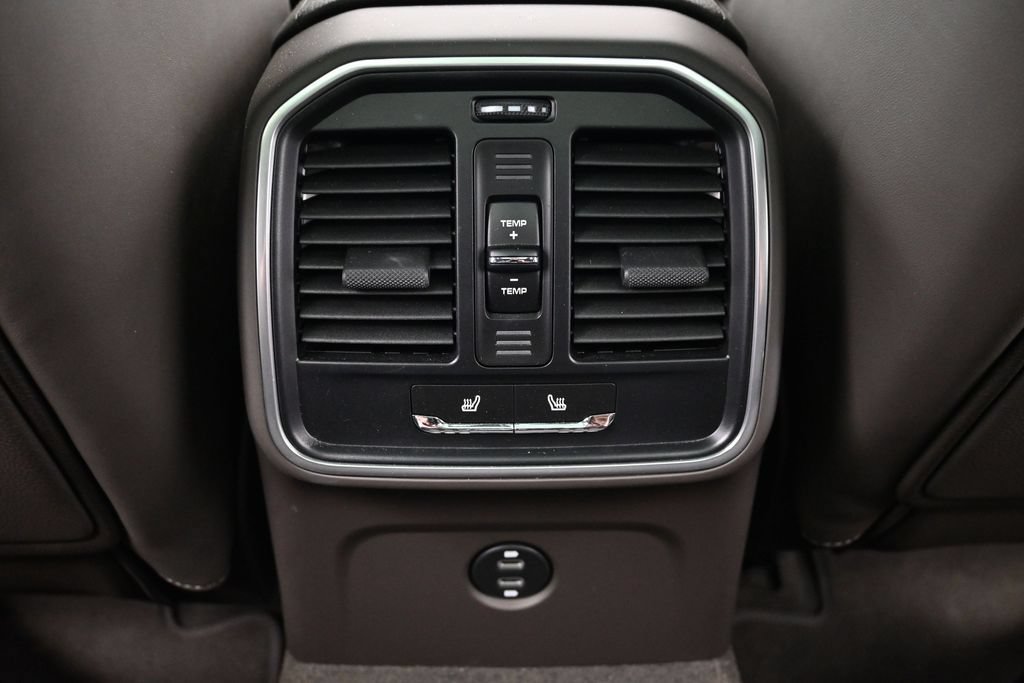 Certified 2023 Porsche Macan AWD/4WD image 8