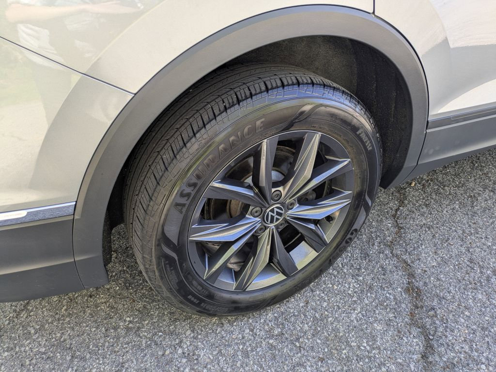 Used 2022 Volkswagen Tiguan SE AWD/4WD image 38