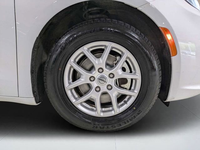 Used 2023 Chrysler Pacifica Touring-L FWD image 10