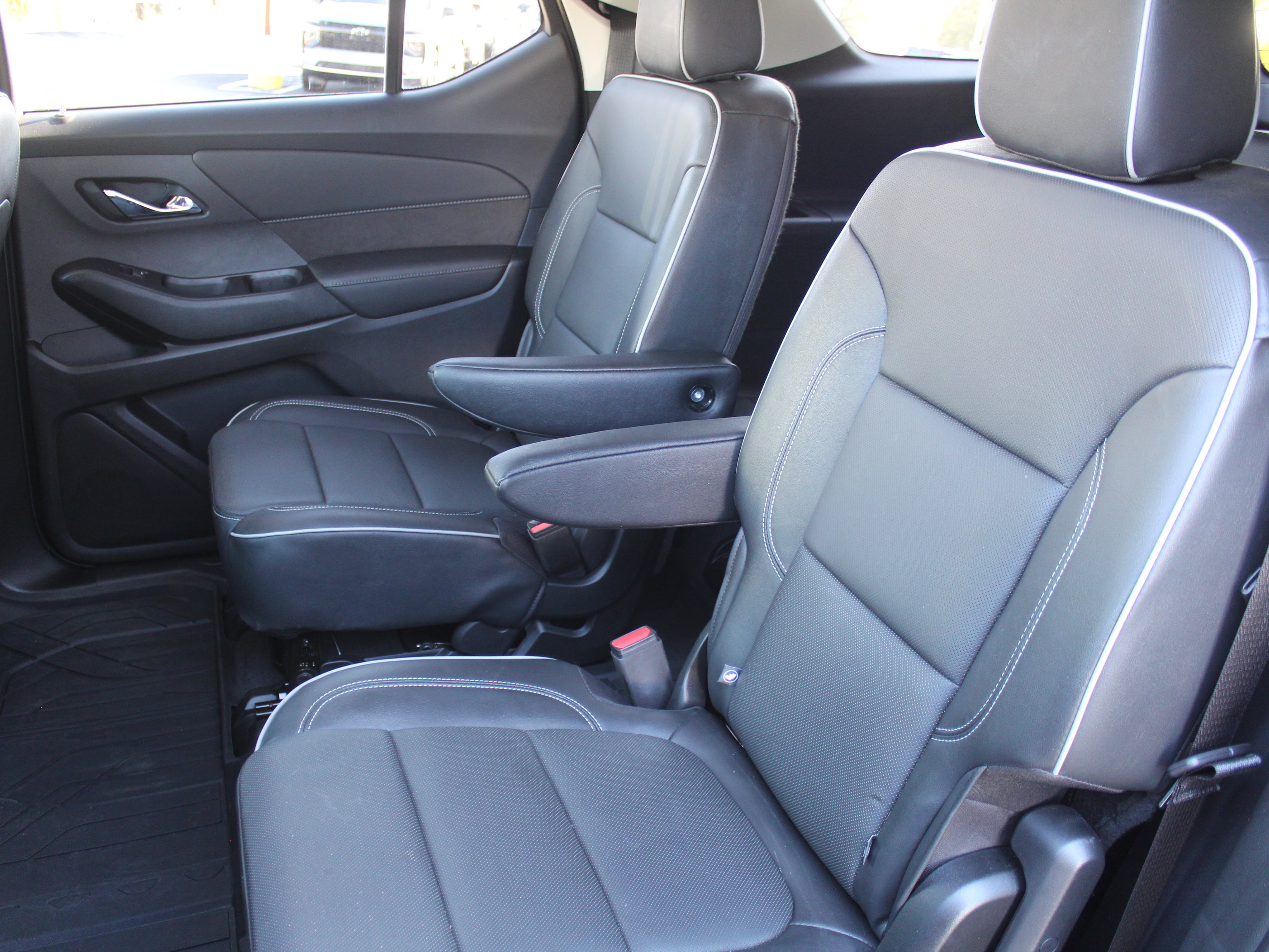Used 2020 Chevrolet Traverse High Country FWD image 23