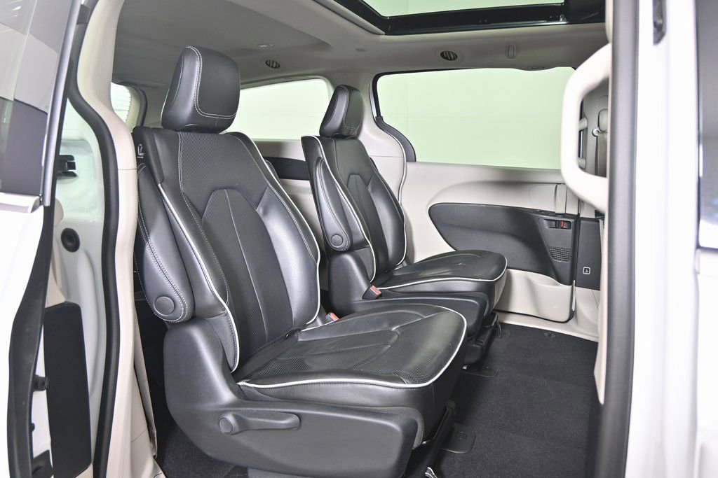 Used 2022 Chrysler Pacifica Limited image 16