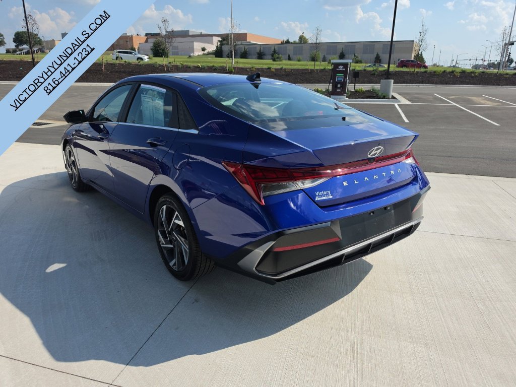 Used 2025 Hyundai Elantra SEL FWD image 3