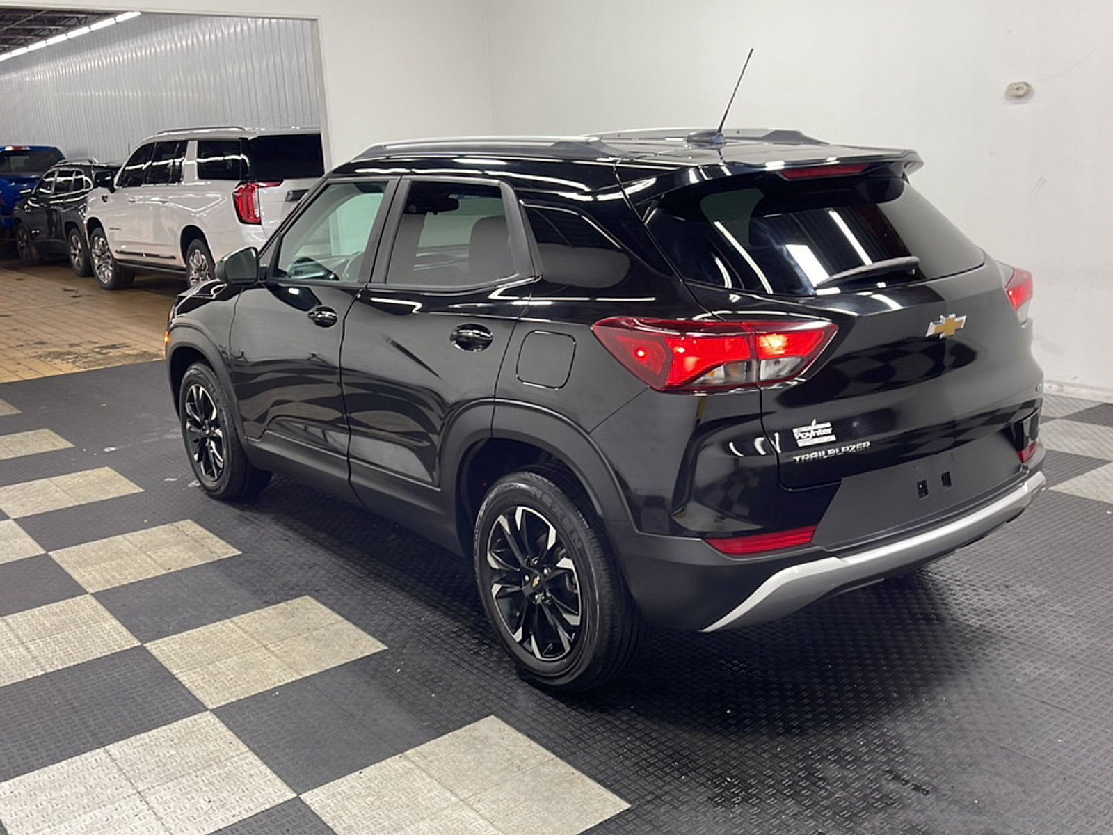 Used 2023 Chevrolet TrailBlazer LT FWD image 16
