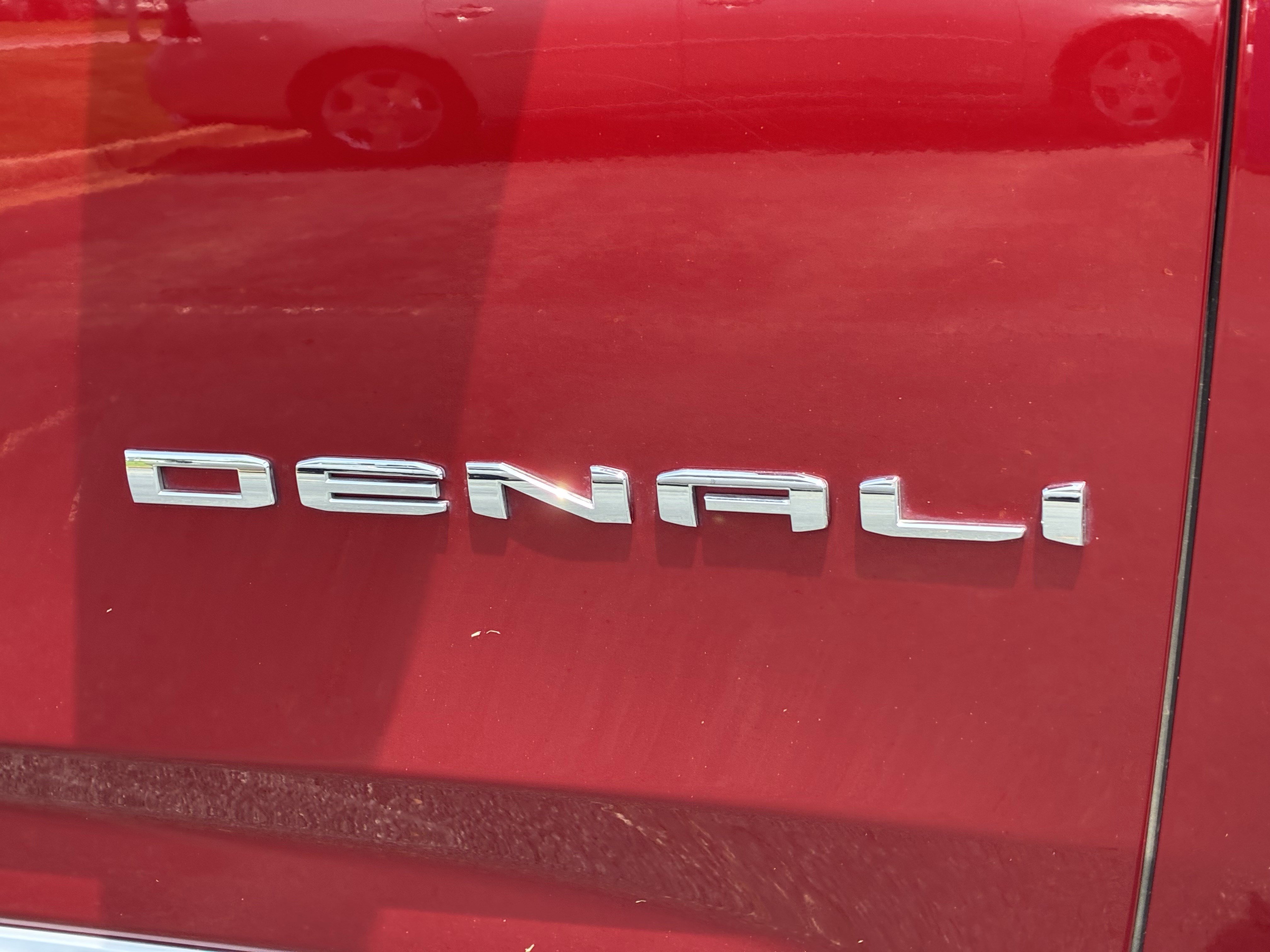 Used 2023 GMC Yukon XL Denali w/ Denali Reserve Package AWD/4WD image 7