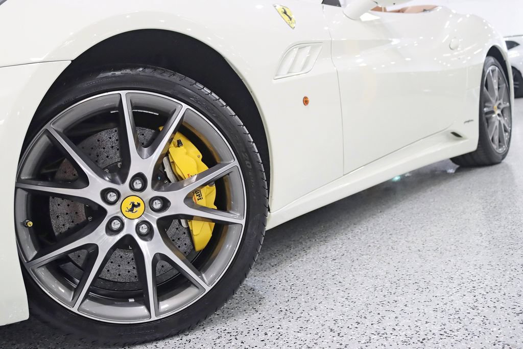 Used 2011 Ferrari California RWD image 6
