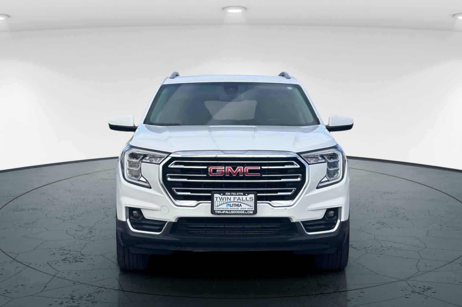 Used 2024 GMC Terrain SLT AWD/4WD image 10