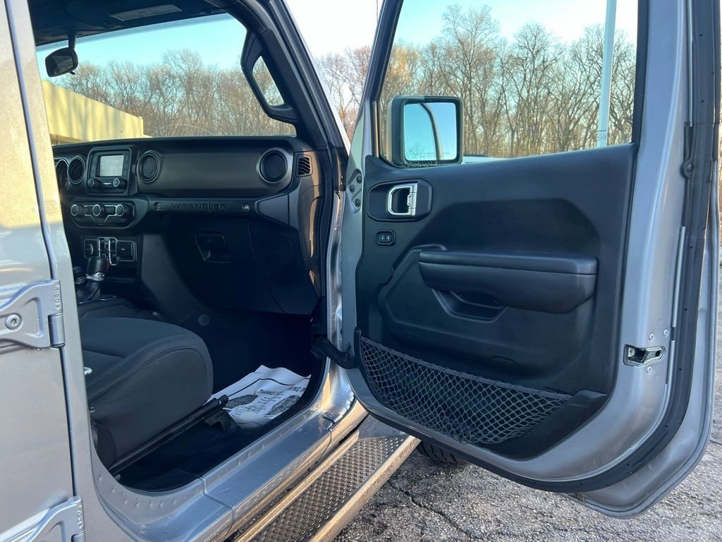 Used 2018 Jeep Wrangler Unlimited Sport S AWD/4WD image 35