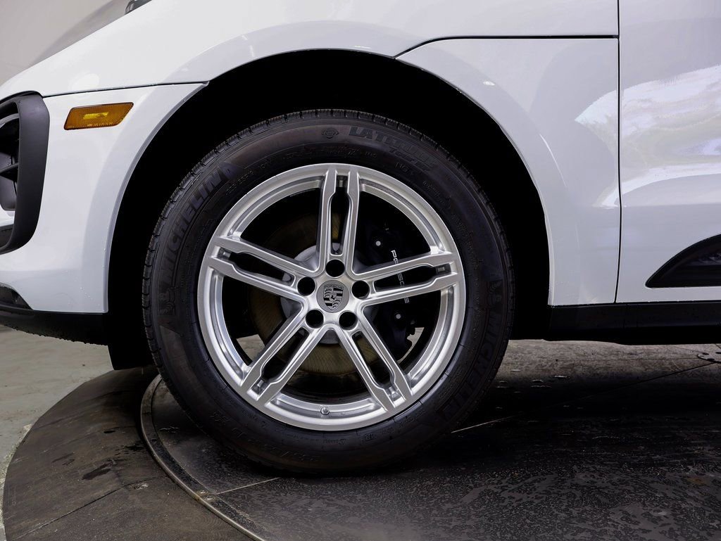 Certified 2025 Porsche Macan image 24