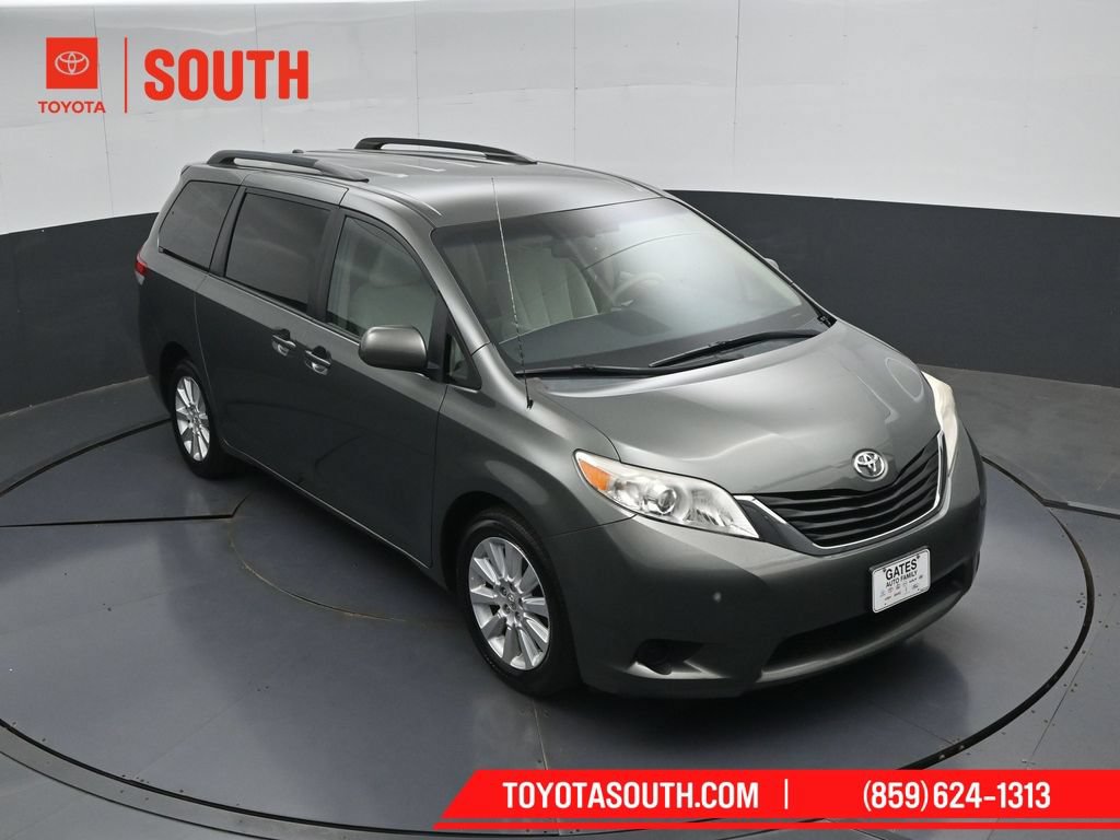 Used 2014 Toyota Sienna LE AWD/4WD image 43