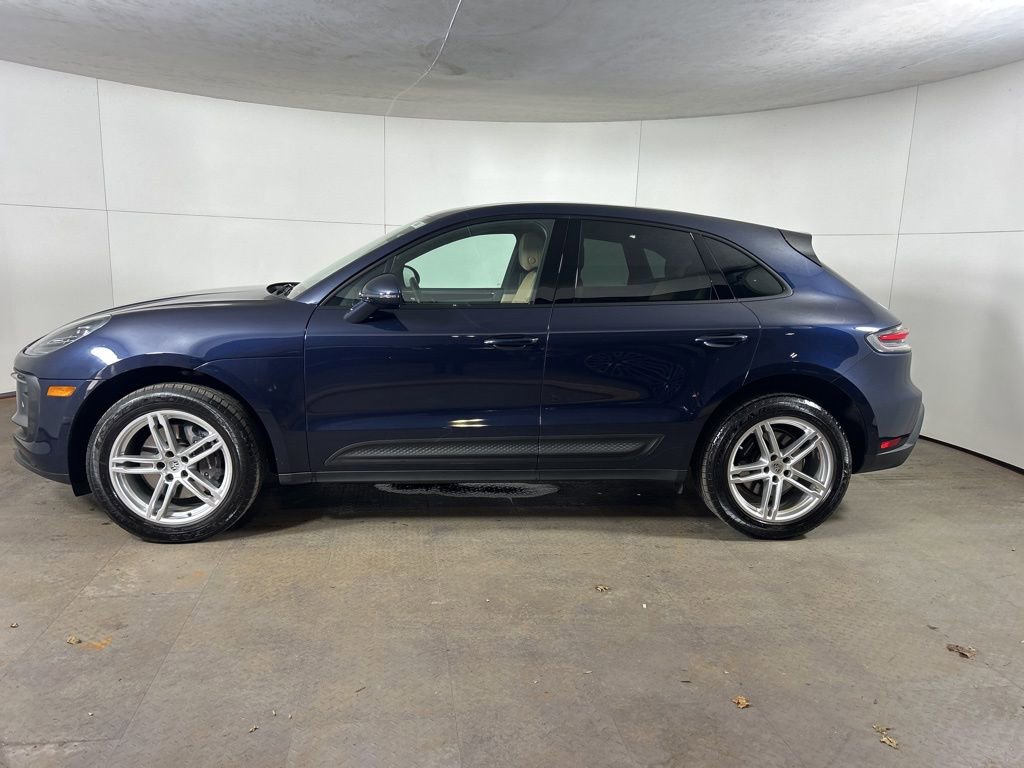 Certified 2022 Porsche Macan image 2