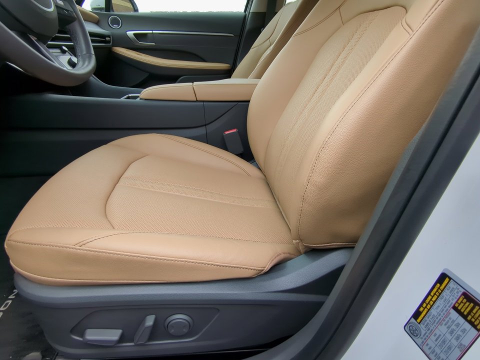 Certified 2025 Hyundai Sonata Limited FWD image 9