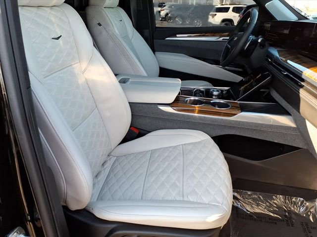 Used 2025 Cadillac Escalade Sport Platinum w/ LPO, ONYX Package image 25
