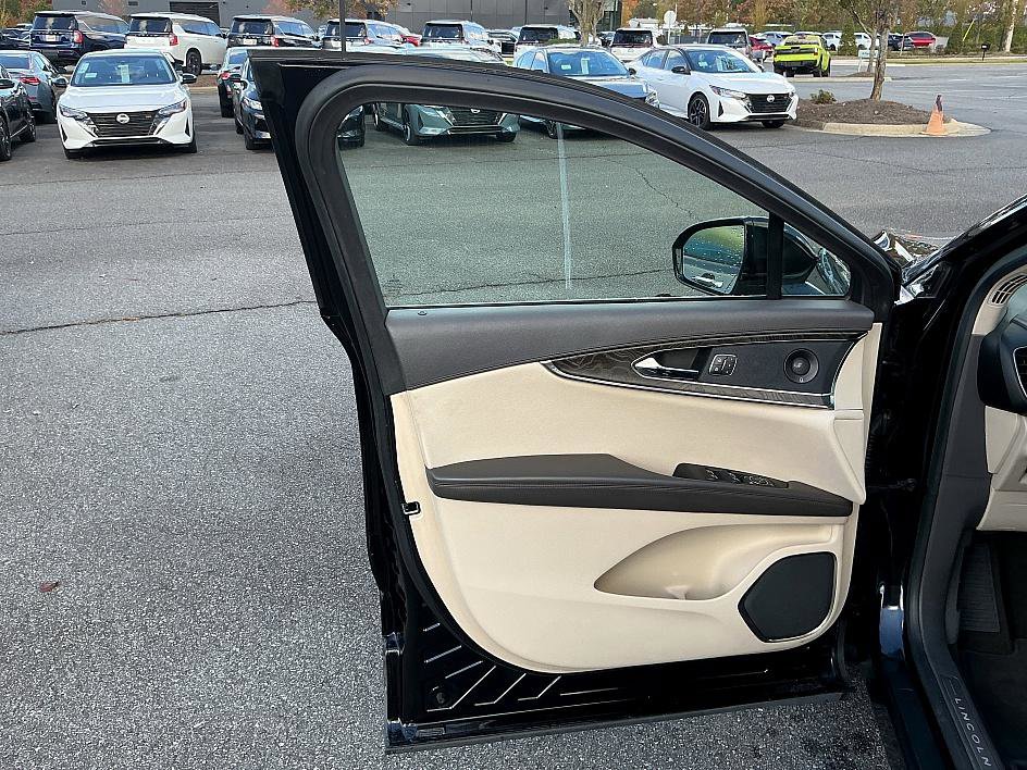 Used 2019 Lincoln Nautilus Reserve image 11