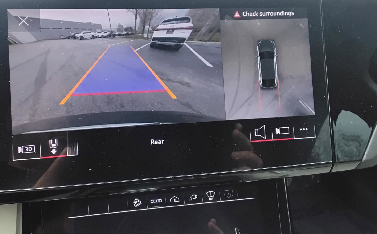 Used 2021 Audi e-tron Prestige w/ Prestige Package image 29