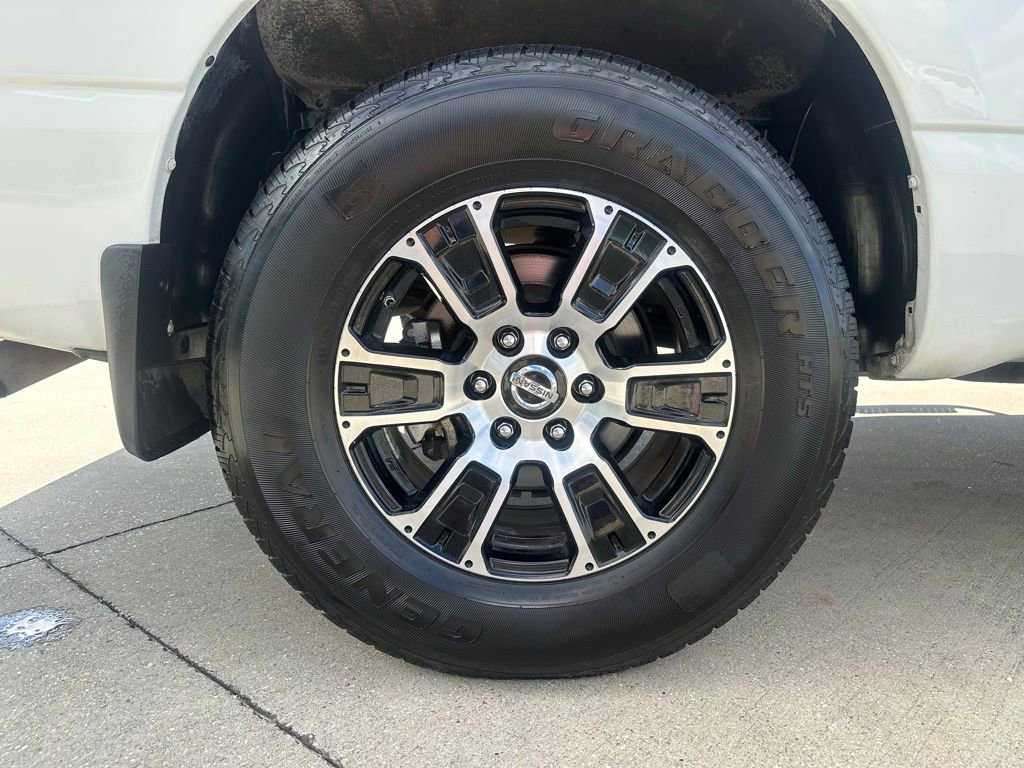 Used 2021 Nissan Titan SV w/ SV Convenience Package image 37