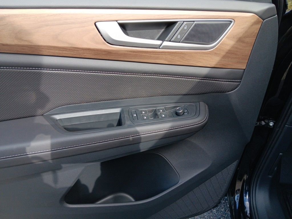Used 2025 Volkswagen Atlas SE image 12