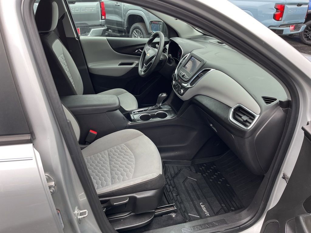 Used 2020 Chevrolet Equinox LS image 33