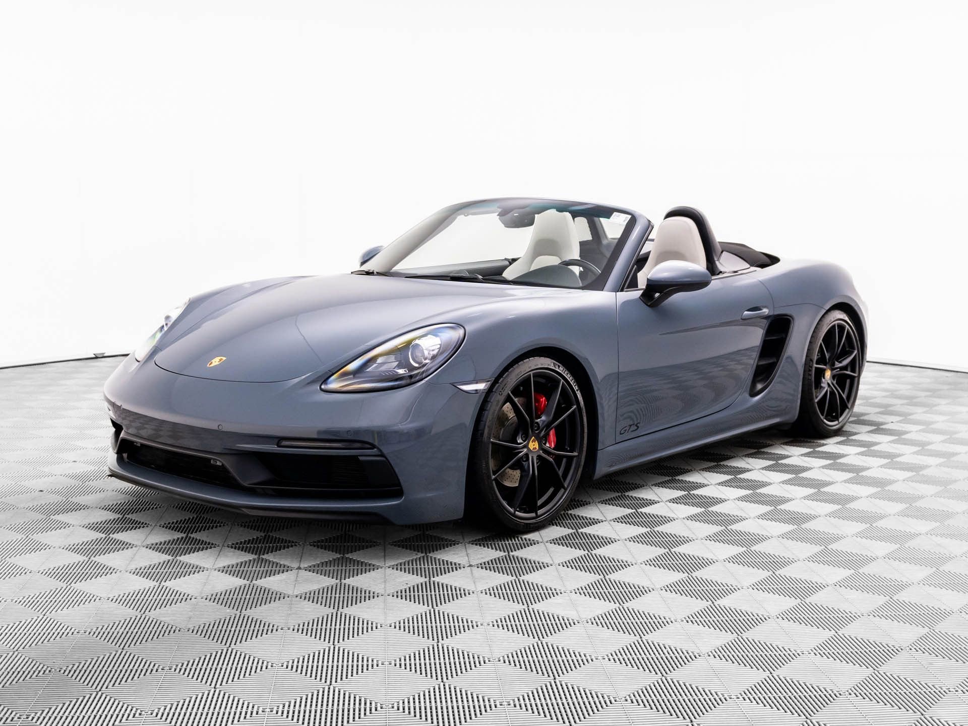 Used 2018 Porsche 718 Boxster GTS image 1