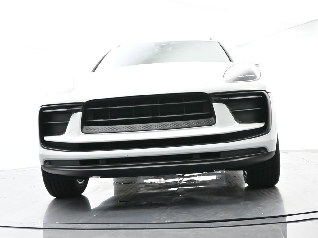 Certified 2022 Porsche Macan AWD/4WD image 56
