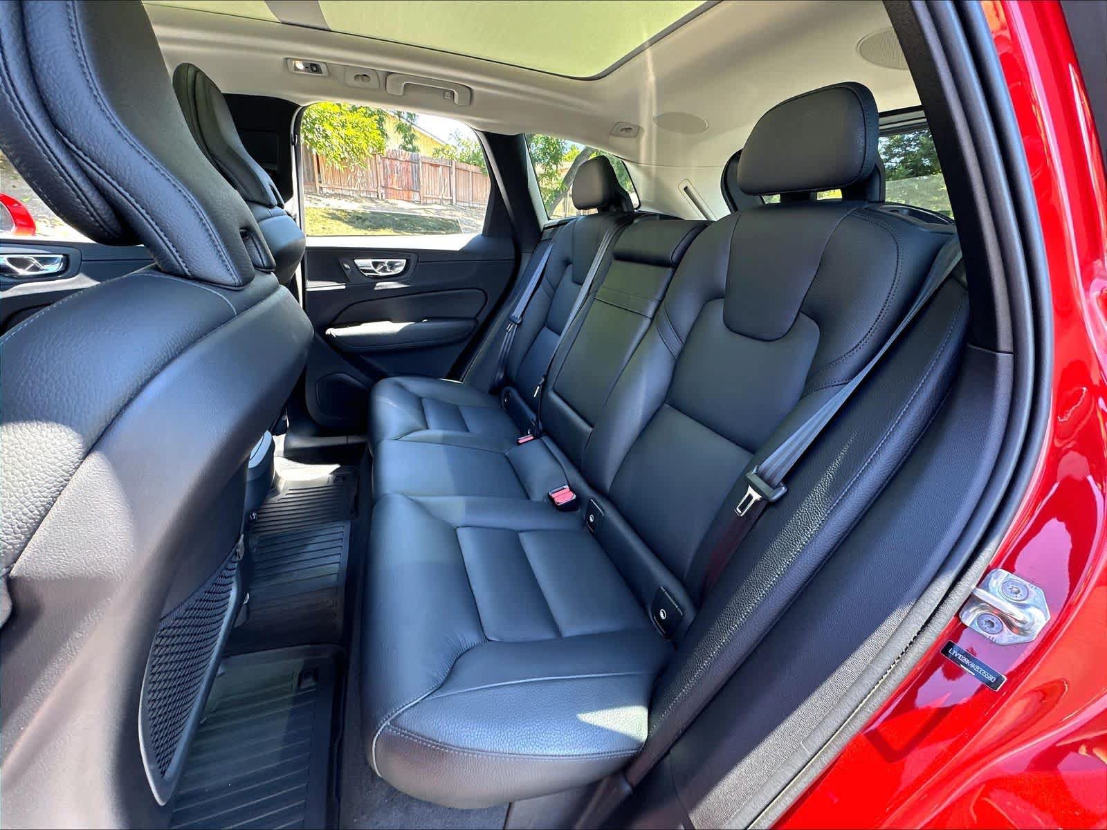 Used 2019 Volvo XC60 T5 Momentum w/ Multimedia Package AWD/4WD image 29