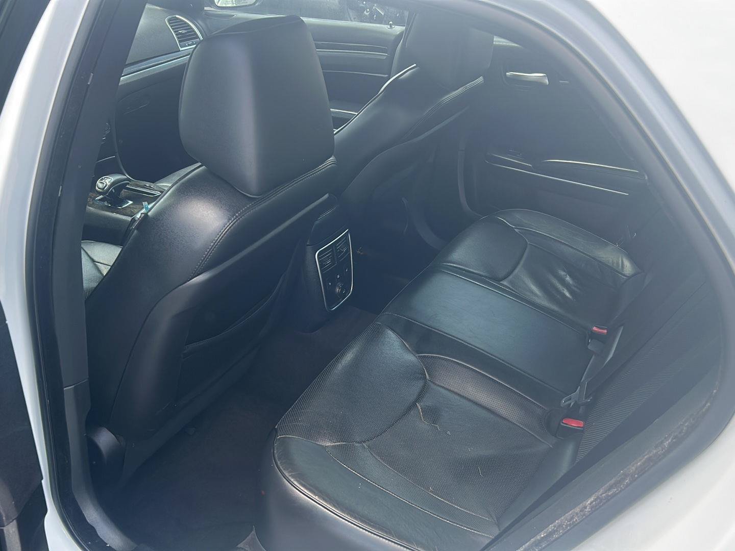 Used 2014 Chrysler 300 C RWD image 12