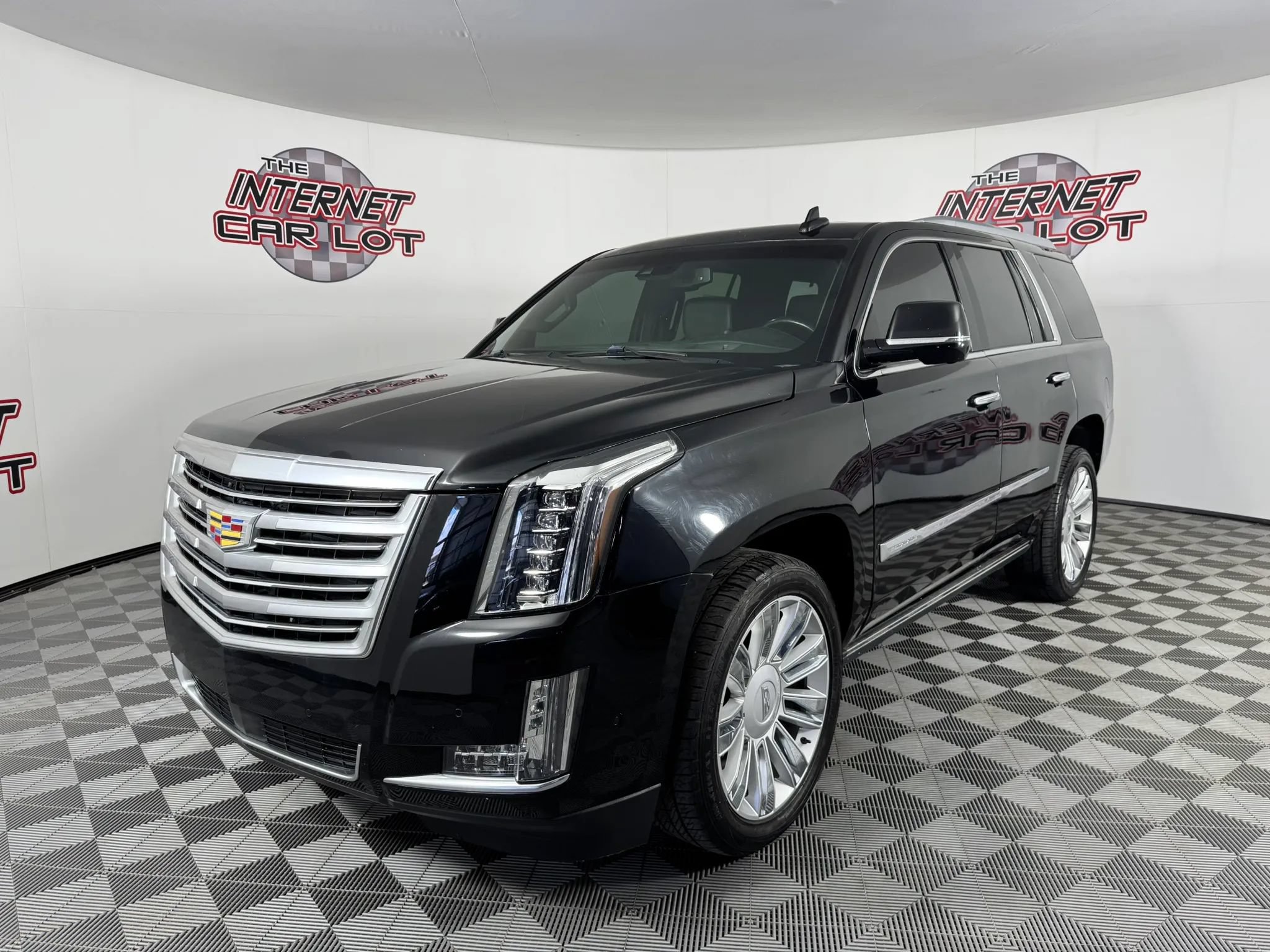 Used 2016 Cadillac Escalade Platinum AWD/4WD image 3