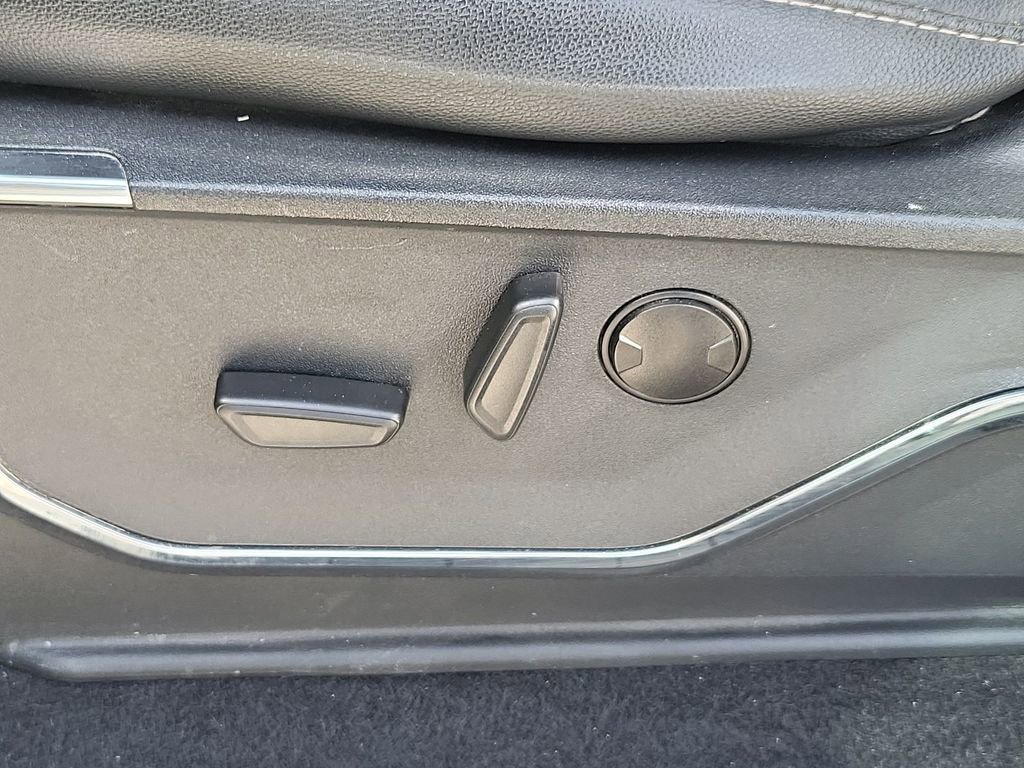 Used 2023 Ford F150 Lariat w/ FX4 Off-Road Package image 14