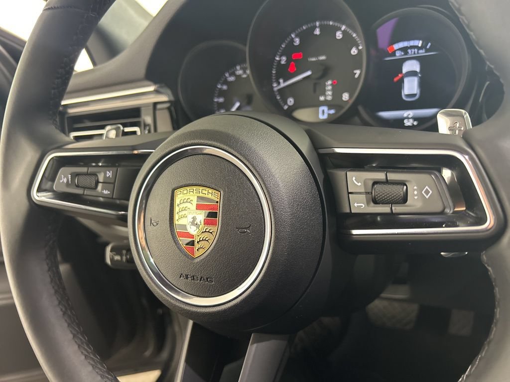Certified 2025 Porsche Macan image 30